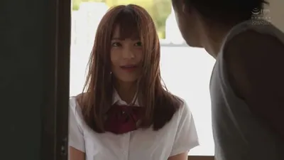 Gã hàng xóm kinh tóm và cô em học sinh đáng thương