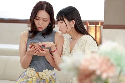 Người phụ nữ có ông xã rủ cô bạn thân cùng vụng trộm với trai trẻ qua mạng