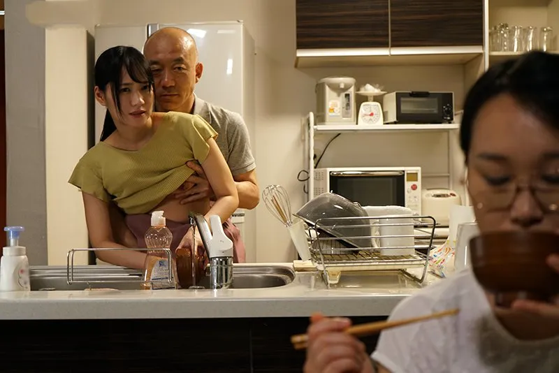 Gã chồng chịch con gái riêng của bà xã khi biết cô vợ không thể sinh con cho mình